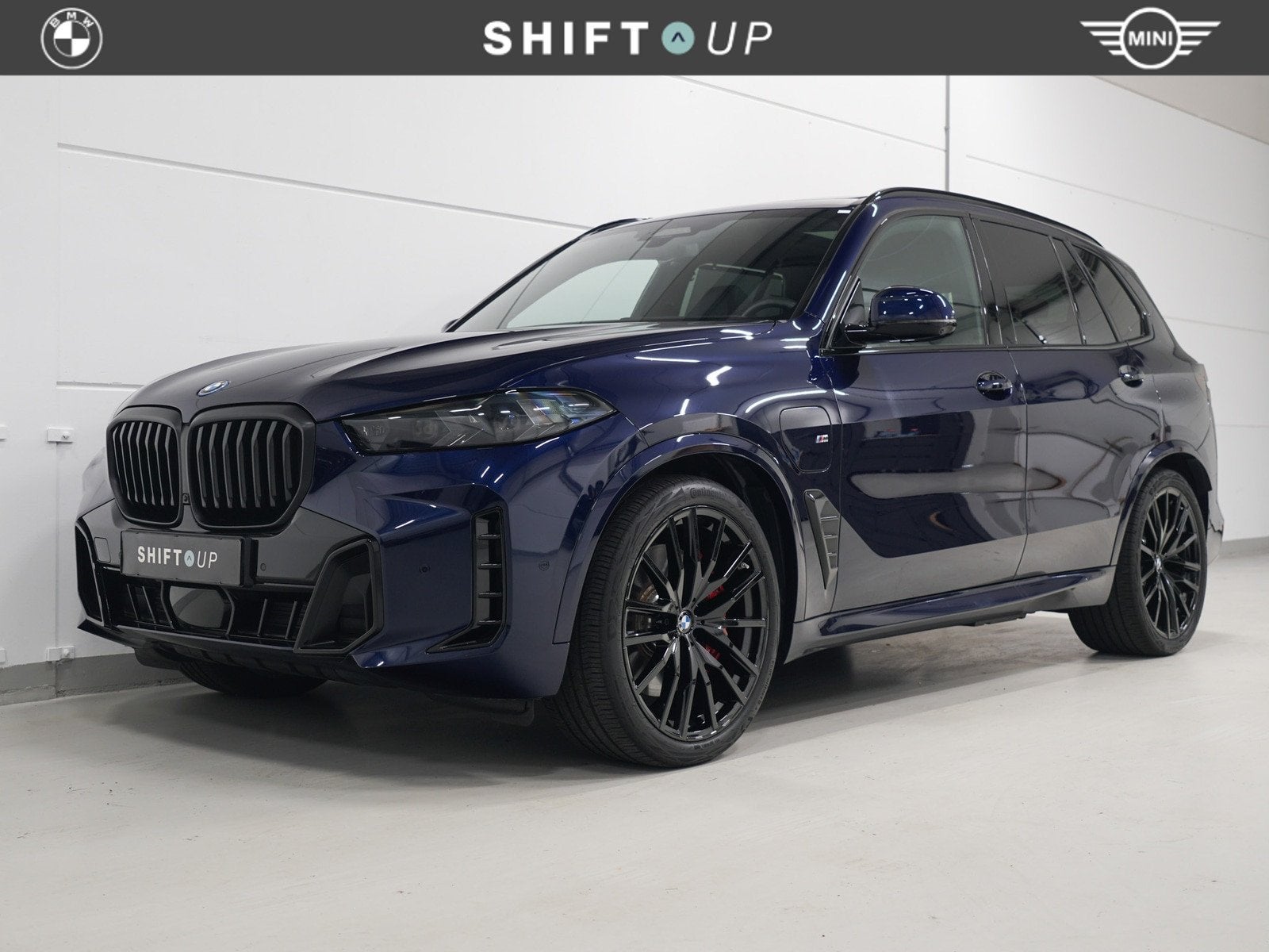 BMW X5 xDrive50e M-Sport | Skylounge | CoPilot | Elektr. Tre, Auto's, Automaat, Gebruikt, 2395 kg, Blauw