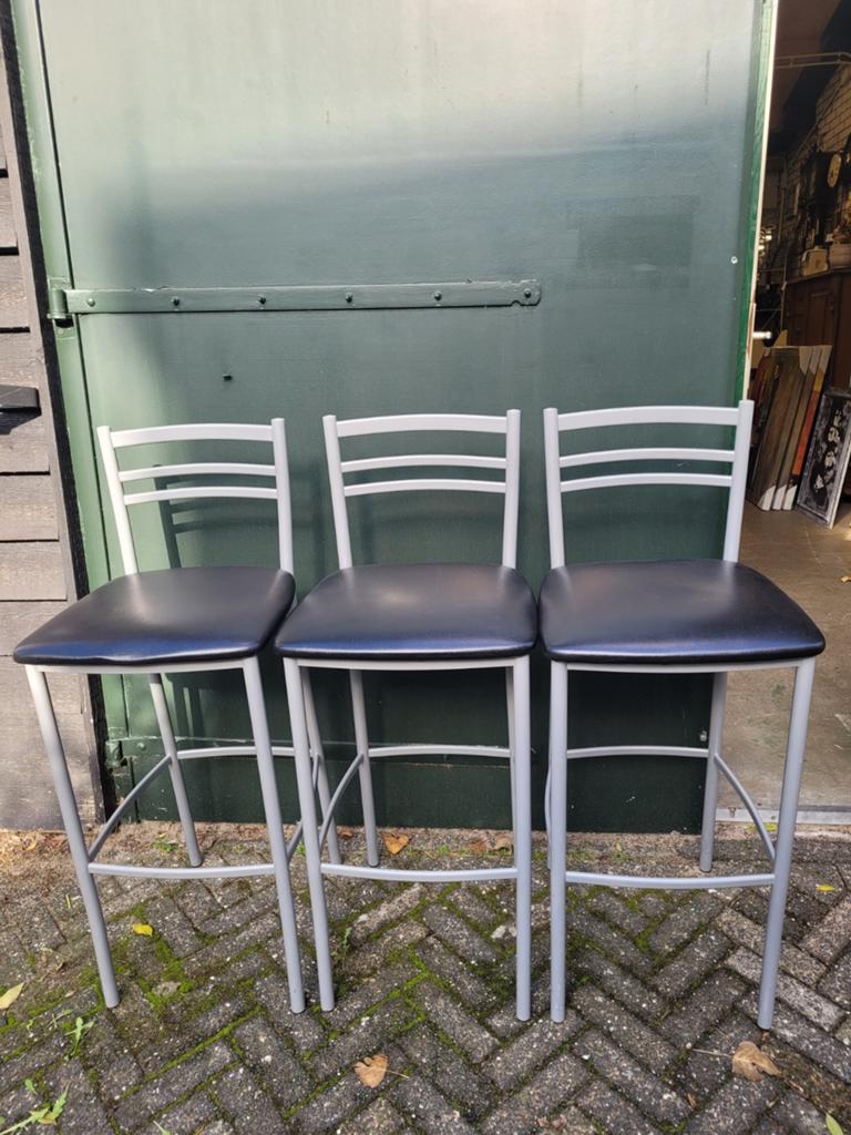 3 barkrukken, metaal, grijs en zwart, Huis en Inrichting, Barkrukken, Ophalen, Gebruikt, Metaal, 60 tot 90 cm