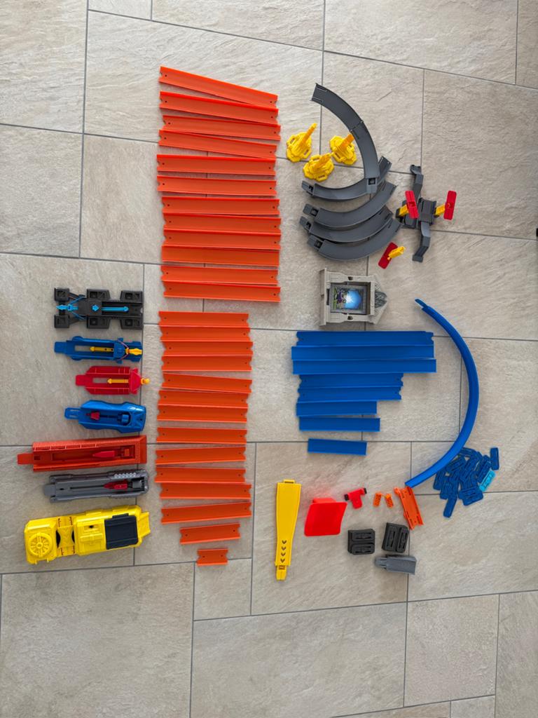 Hot wheels speelgoed, Kinderen en Baby's, Speelgoed | Racebanen, Ophalen, Zo goed als nieuw, Handmatig, Hot Wheels