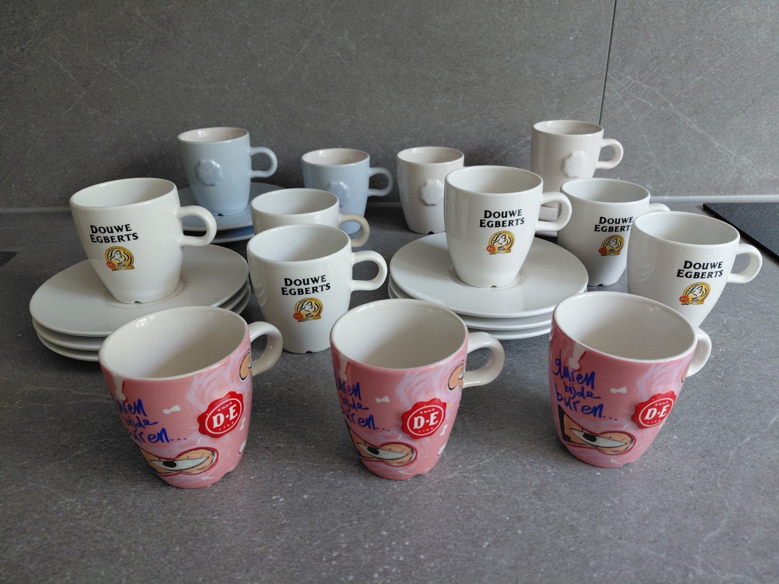 Douwe Egberts Kopjes en Schotels en gluren bij de buren, Huis en Inrichting, Keuken | Servies, Ophalen, Blond Amsterdam, Zo goed als nieuw
