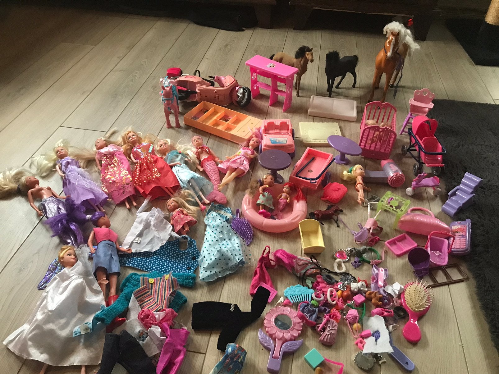 Allerlei barbie spullen, Kinderen en Baby's, Speelgoed | Poppen, Ophalen of Verzenden, Zo goed als nieuw, Barbie