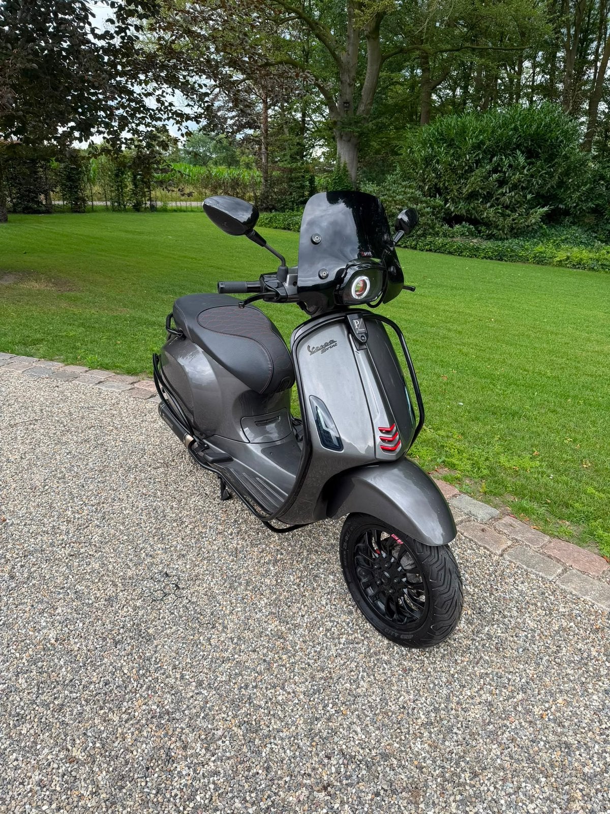 Vespa sprint 80cc 2017 agaat grijs, Fietsen en Brommers, Scooters | Vespa, Ophalen, Overige modellen, Zo goed als nieuw, Benzine