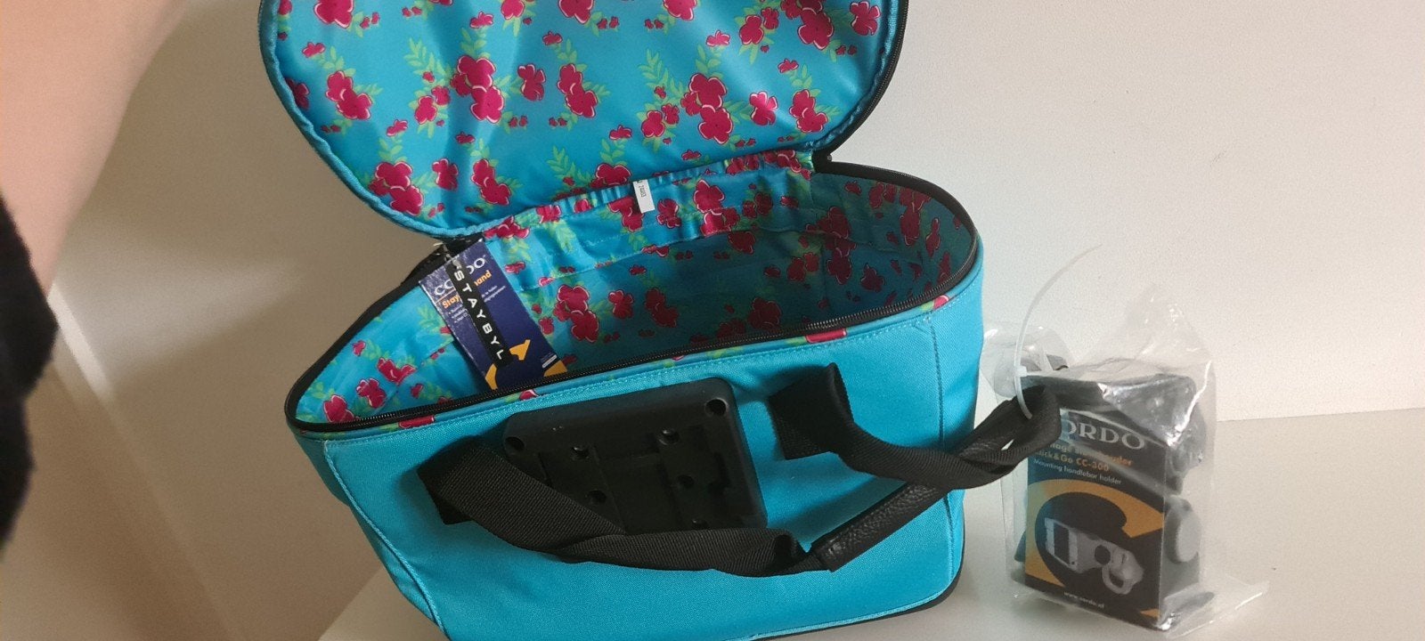 Nieuwe fietsmand Cordo Staybyl bloemetjes aqua blauw, Fietsen en Brommers, Fietsaccessoires | Fietsmanden, Cordo, Stuurbevestiging
