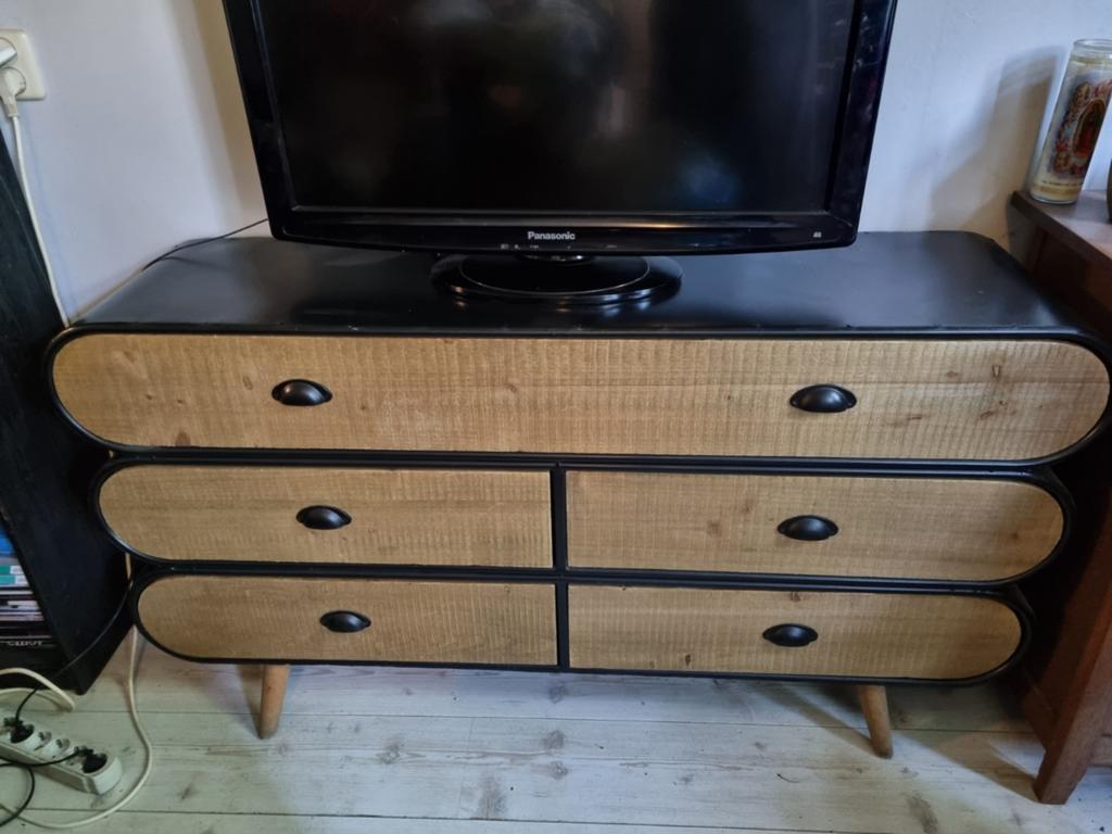 Zwart Metalen dressoir, met houten lades., Ophalen, 100 tot 150 cm, Metaal, Met lade(s)