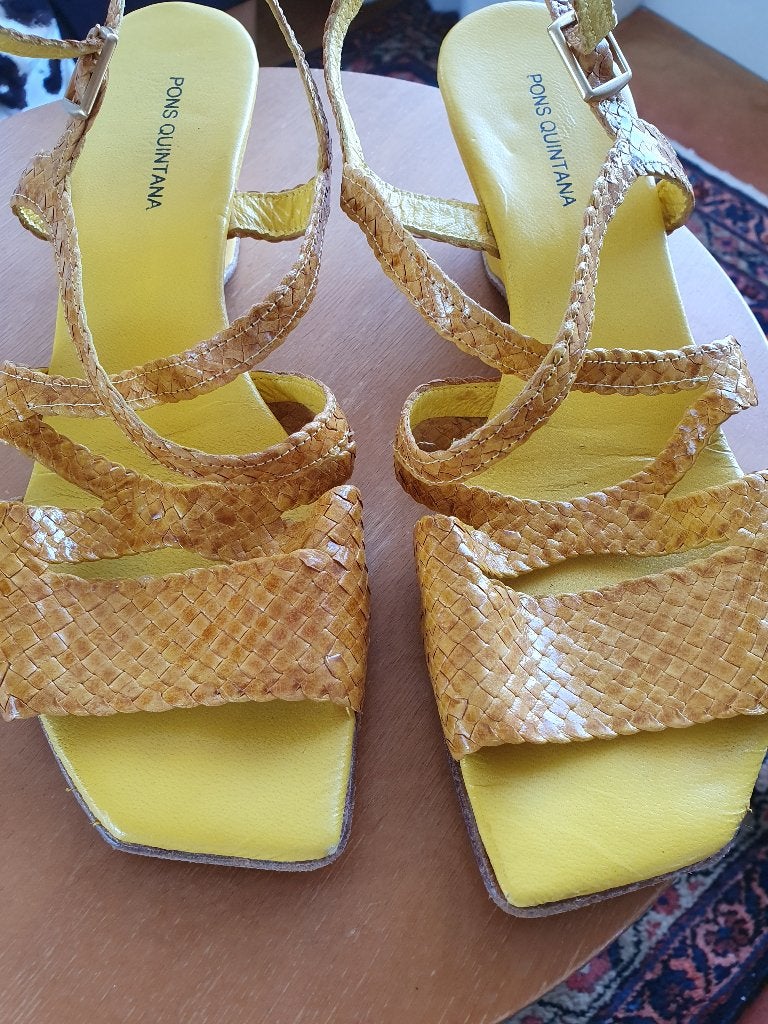 Pons quintana, leren okergele open schoentjes, mt 39,5, Kleding | Dames, Schoenen, Pons Quitana, Geel, Zo goed als nieuw, Sandalen of Muiltjes