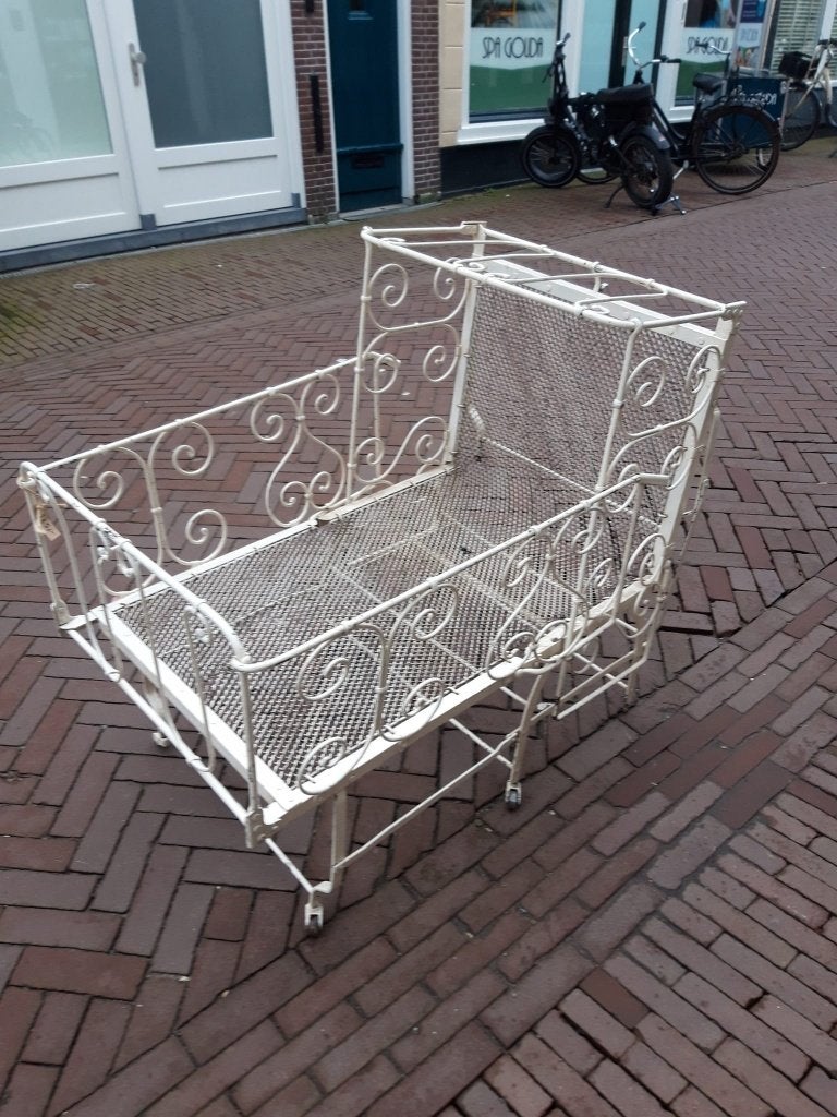 vandaag halen €60 antiek metalen kinderbed, Ophalen