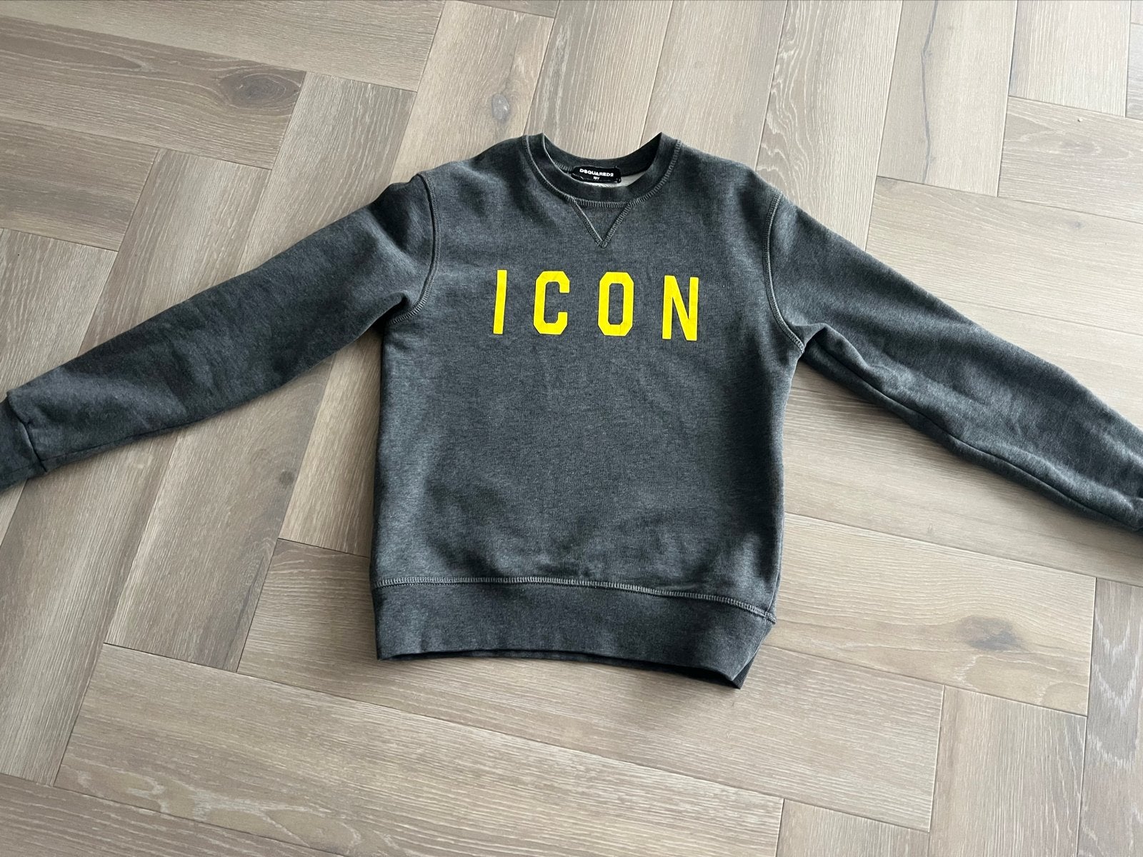 Dsquared2 ICON sweater - amper gedragen, Ophalen of Verzenden, Zo goed als nieuw, Jongen, Trui of Vest