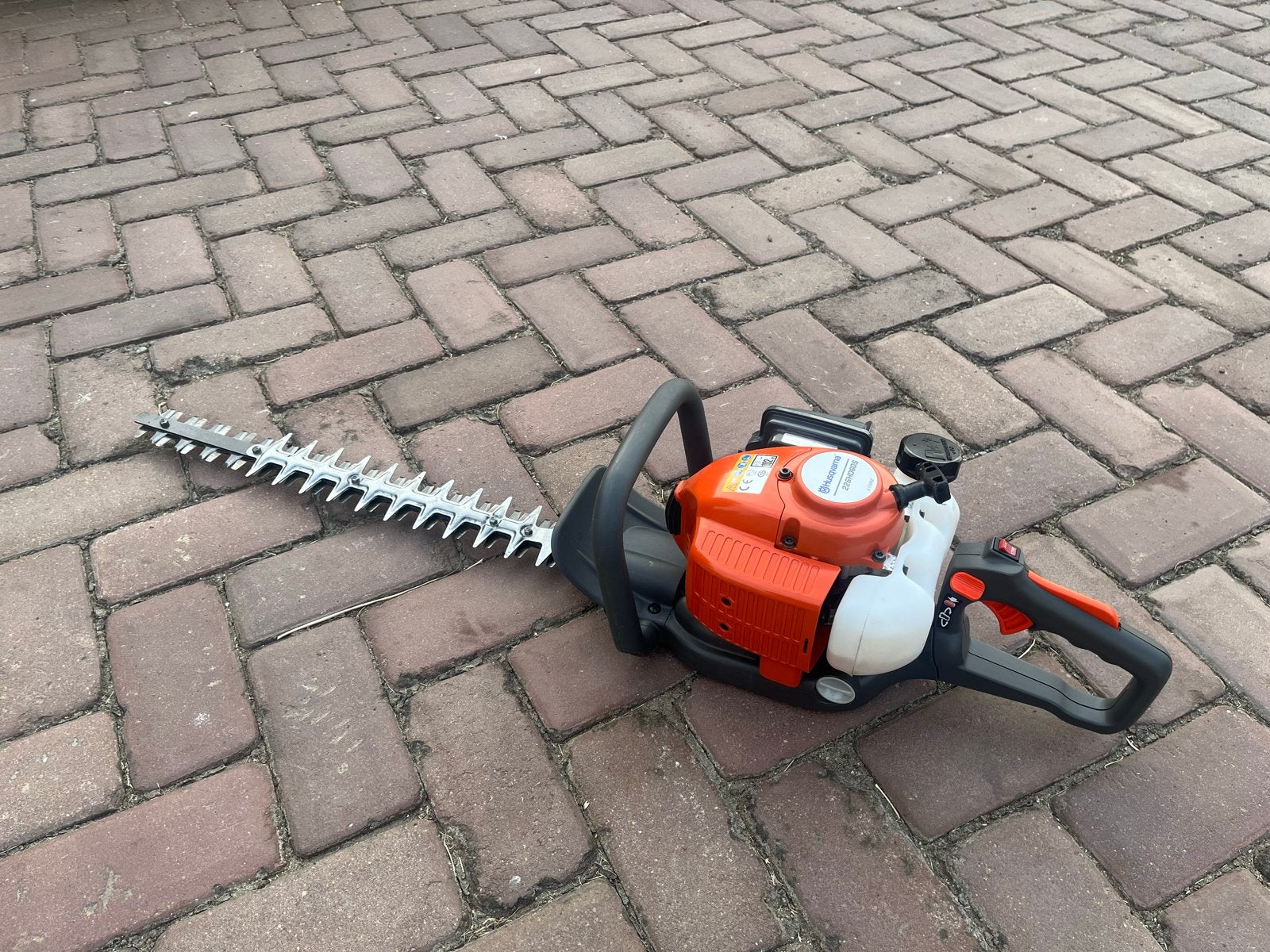 Husqvarna 226HD60S Heggenschaar - Zo goed als nieuw, Tuin en Terras, Heggenscharen, Ophalen, Zo goed als nieuw, Benzine