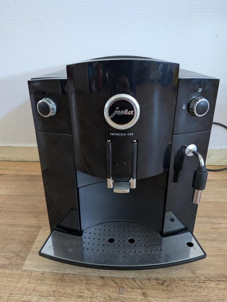 Jura Impressa C60 koffie machine, Witgoed en Apparatuur, Koffiezetapparaten, Ophalen, Koffiemachine