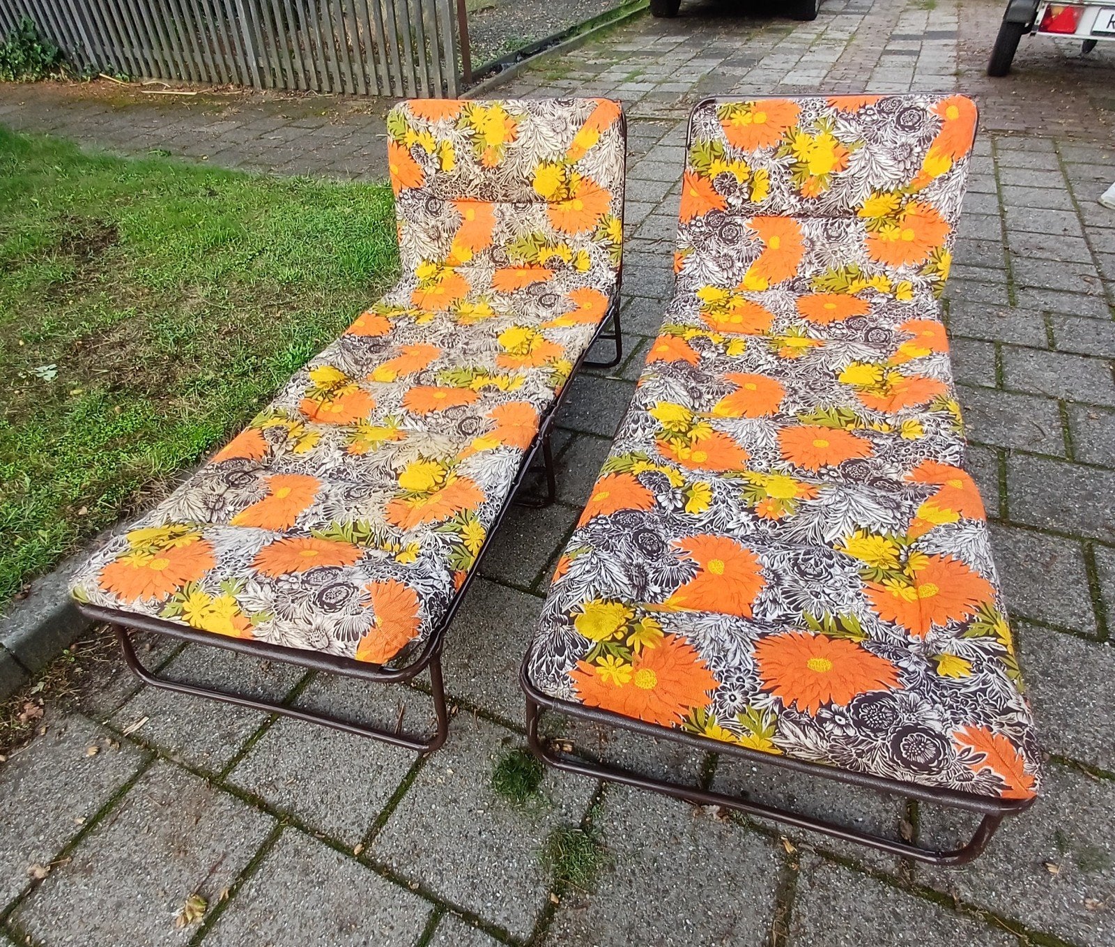 Vintage ligbedden met bloemenprint (2 stuks), Tuin en Terras, Ophalen, Gebruikt, Metaal, Inklapbaar