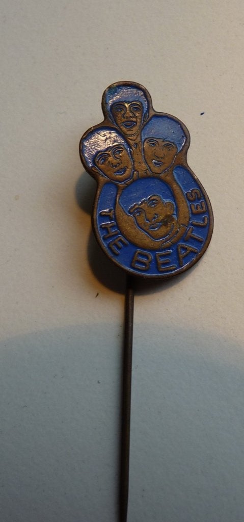 MP942. 3 Beatles Speldjes 60tiger jaren €15, Verzamelen, Ophalen of Verzenden, Gebruikt, Figuurtje, Speldje of Pin