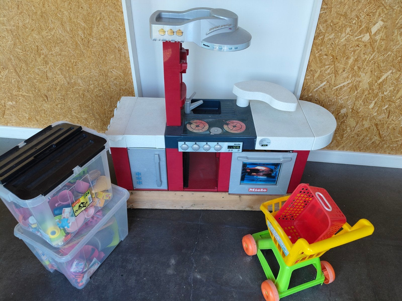 Speelgoed keukentje met toebehoren en winkelwagentje, Ophalen, Gebruikt, Kunststof, Speelkeuken
