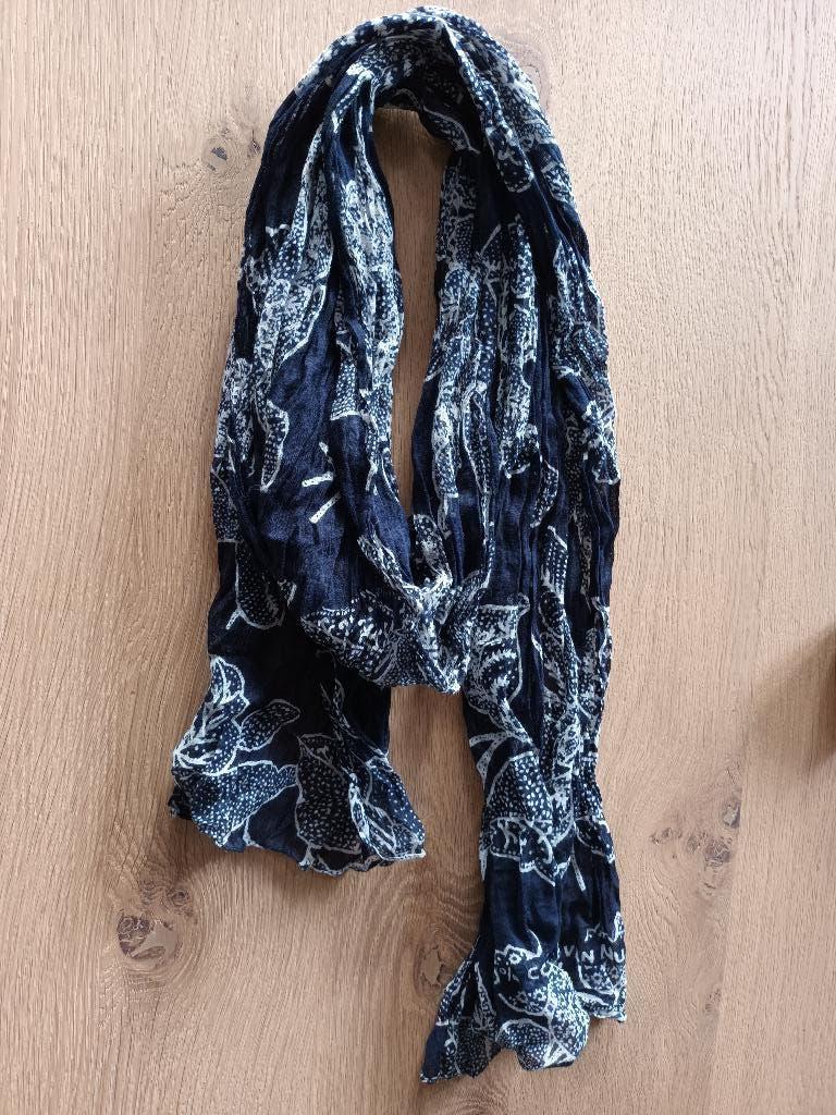 Luchtige sjaal shawl 100% katoen katoenen donkerblauw wit, Ophalen of Verzenden, Zo goed als nieuw, Sjaal