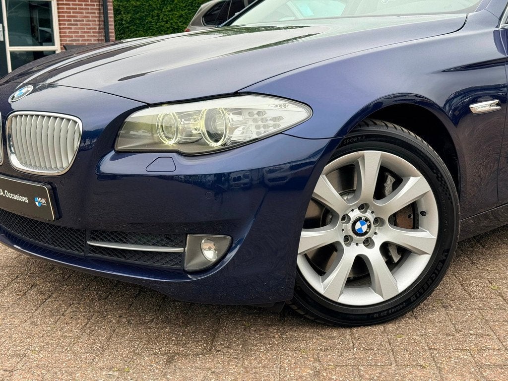 BMW 5-serie 550i High Executive|Ketting + Klepseals vervange, Auto's, Automaat, Euro 5, Achterwielaandrijving, Gebruikt