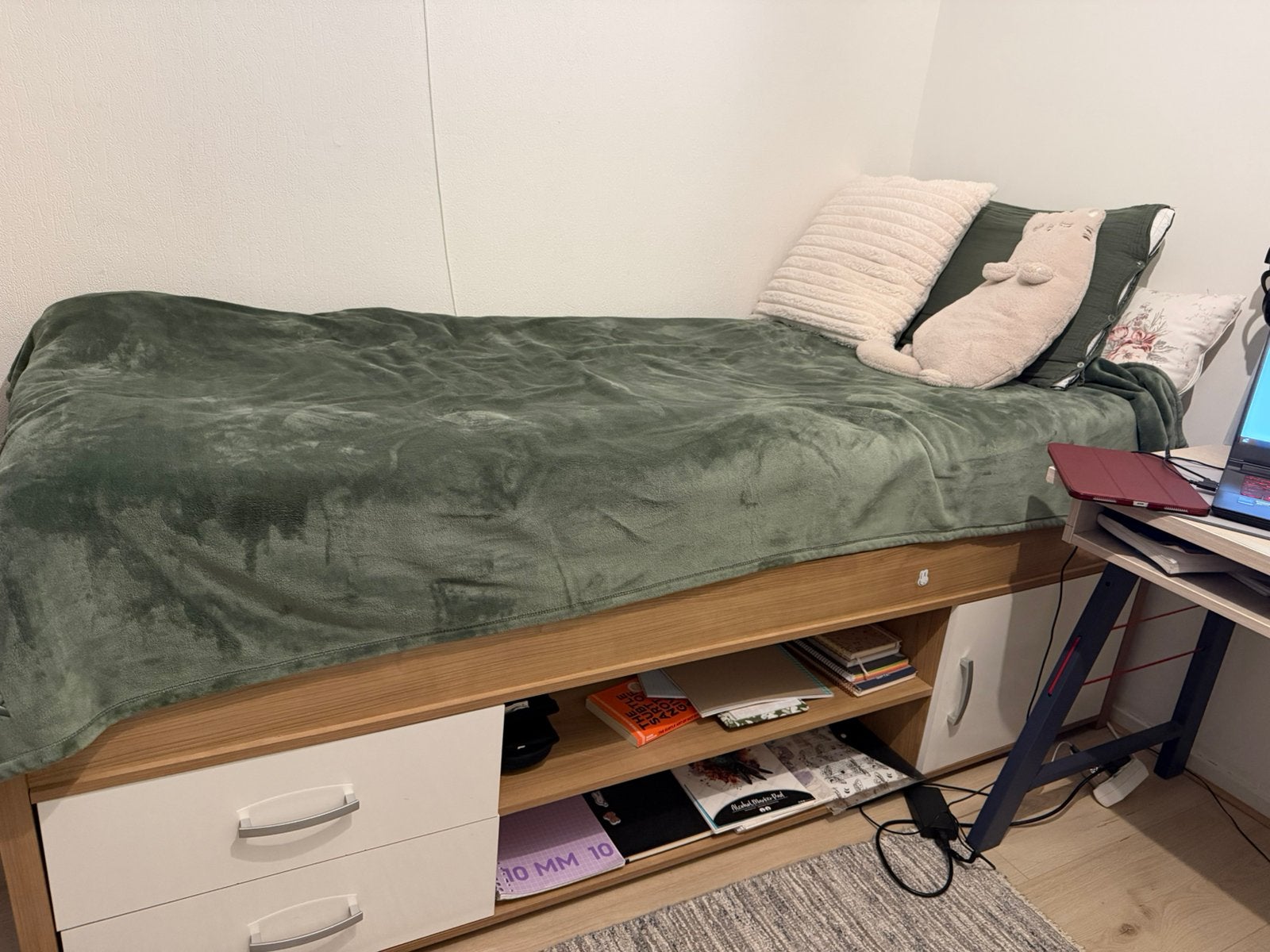 Eenpersoonsbed  90*200, Huis en Inrichting, Complete inboedels, Ophalen