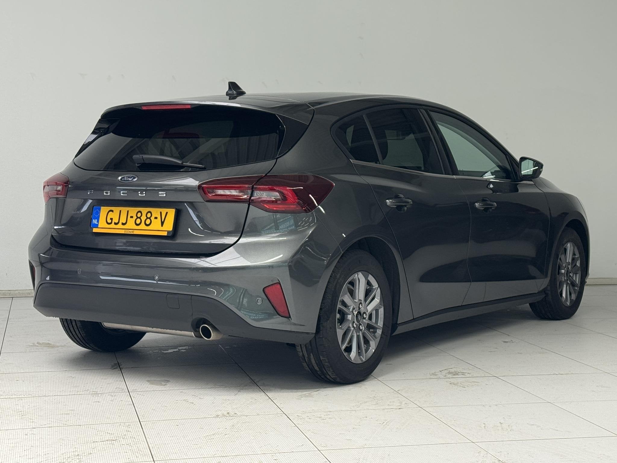 Ford Focus 1.0 EcoBoost Hybrid Titanium | Parkeersensoren V+, Auto's, Gebruikt, Met garantie (alle), Origineel Nederlands, Bedrijf