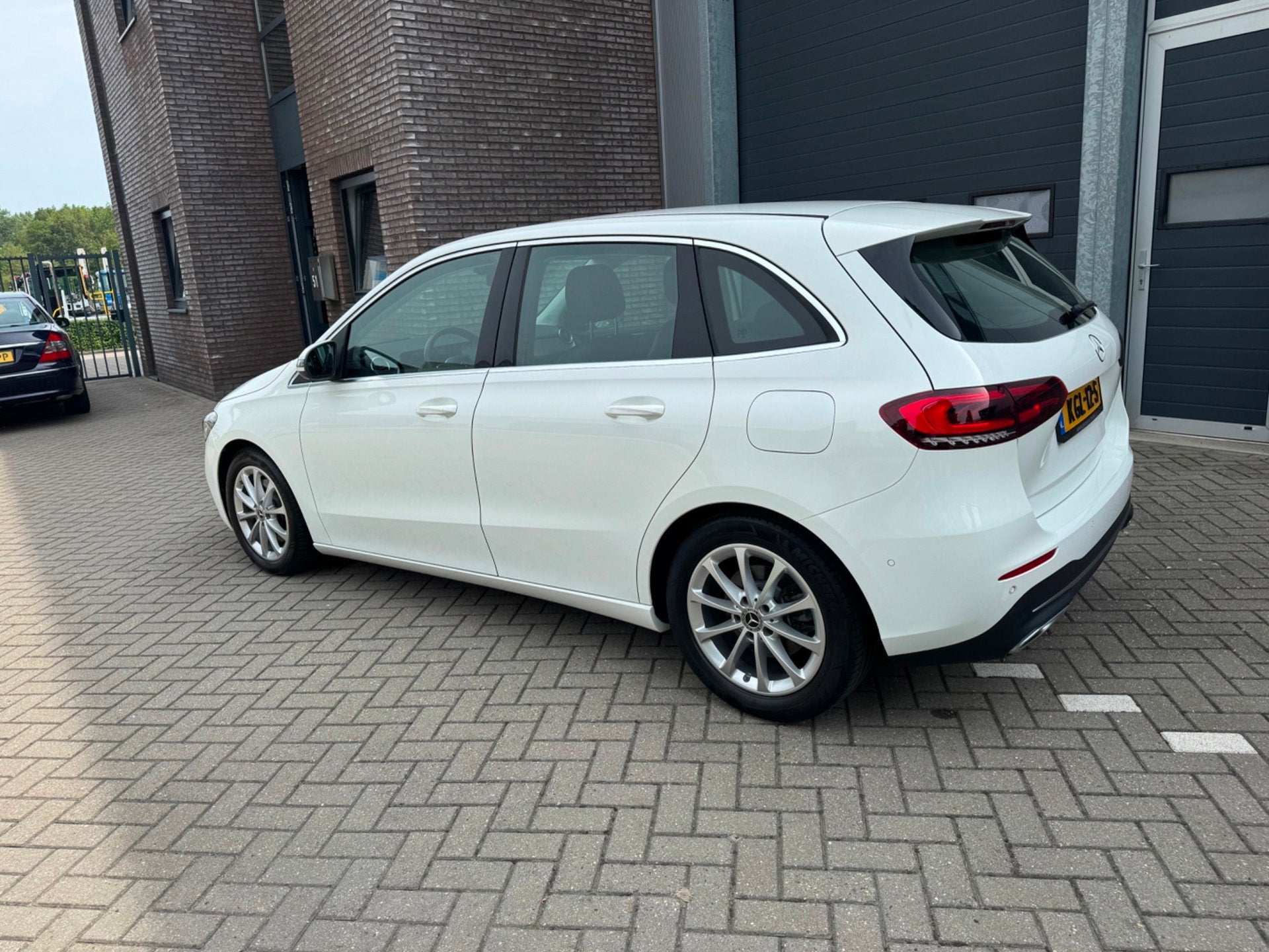 Mercedes-Benz B-klasse 220 4MATIC 4WD Premium, LED, Navi, Ca, Automaat, Leder en Stof, Wit, 14 km/l
