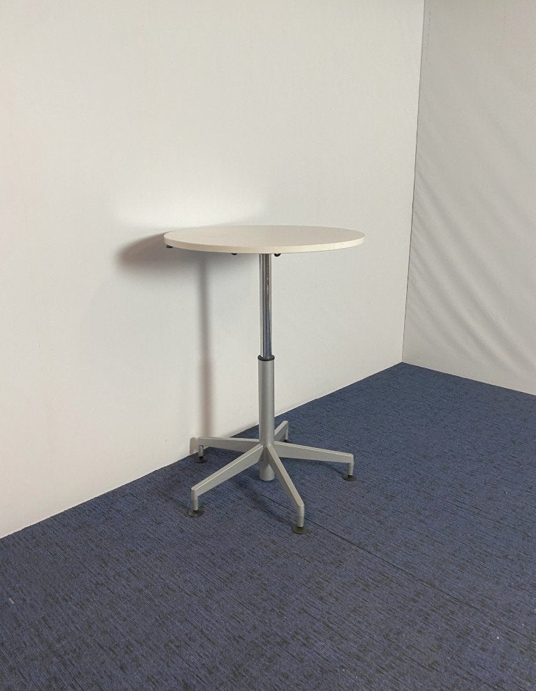 Zit/sta ronde vergadertafel Steelcase, diameter 80 cm., Ophalen, In hoogte verstelbaar, Gebruikt, Zit-sta bureau