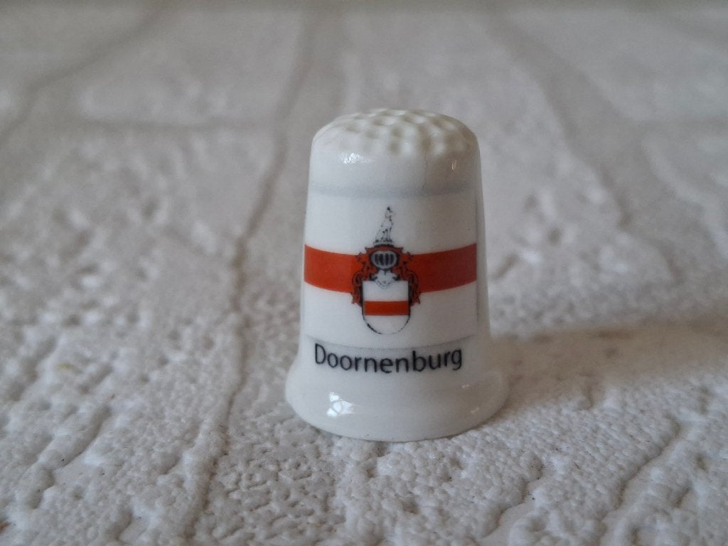 Doornenburg Vingerhoed met Vlag en Gemeentewapen Porselein, Ophalen of Verzenden, Nieuw, Porselein, Nederland