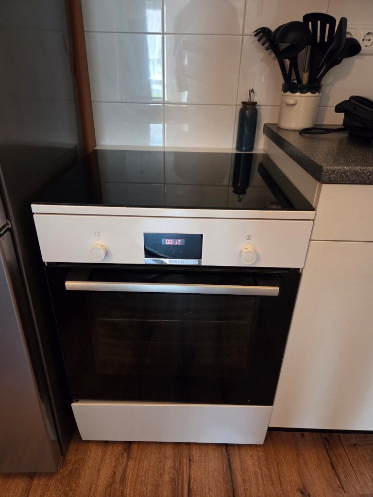 Elektrisch fornuis met oven van BOSCH HLR390020, Witgoed en Apparatuur, Fornuizen, Ophalen, Gebruikt, Hete lucht, 4 kookzones