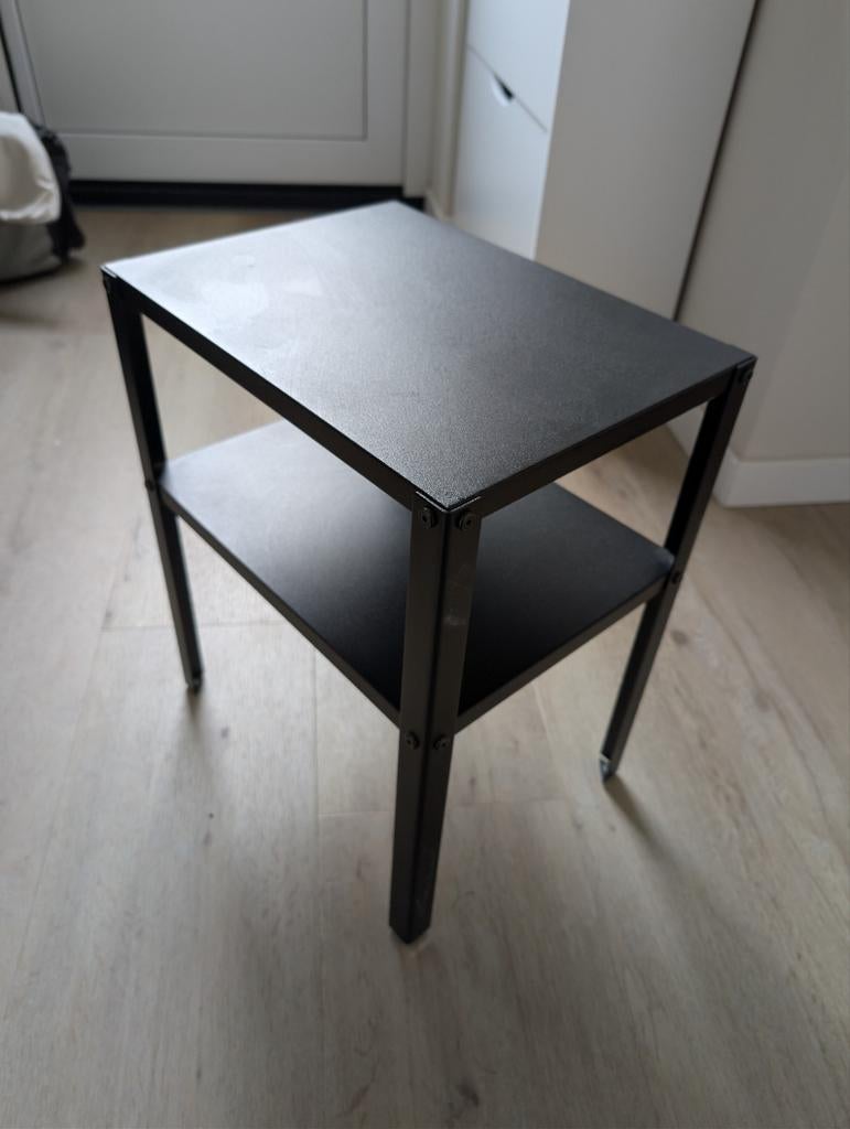 IKEA KNARREVIK Nachtkastje Zwart Metaal - Als nieuw, Minder dan 45 cm, Metaal of Aluminium, Ophalen of Verzenden, Zo goed als nieuw