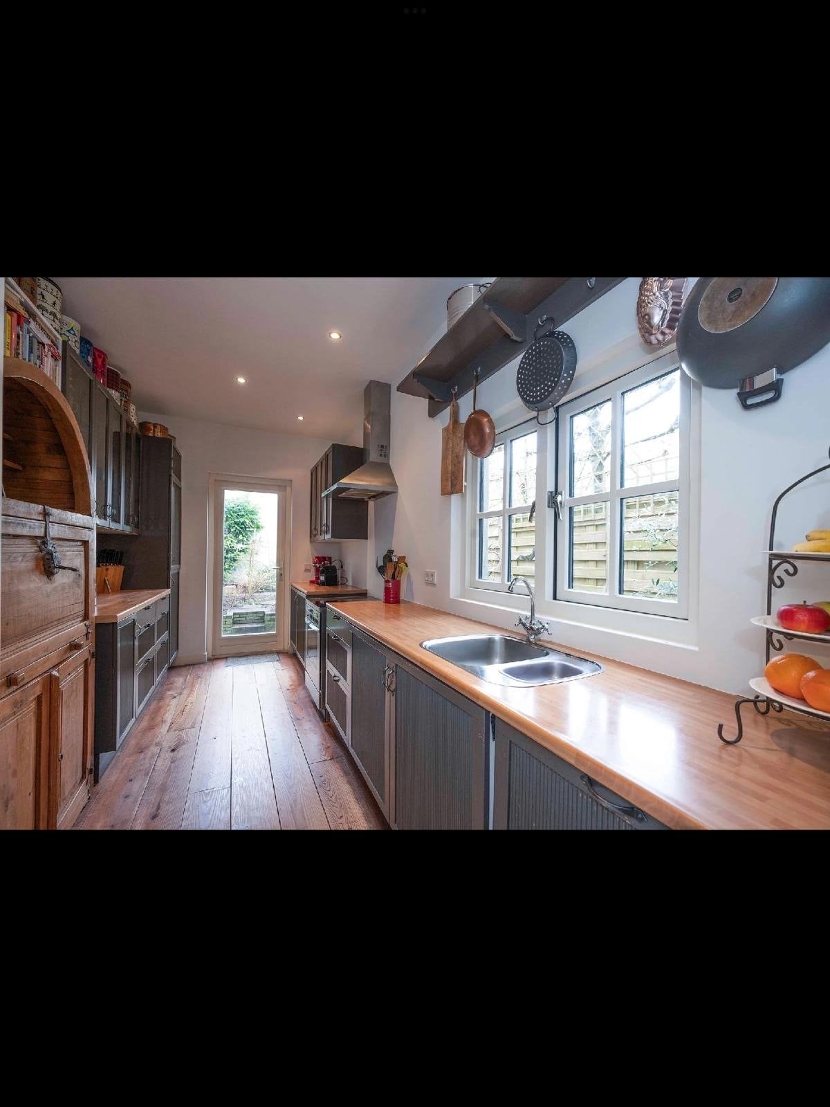 Volledige parallel keuken met apparatuur en houten werkblad, Huis en Inrichting, Ophalen, Gebruikt, Overige kleuren, Dubbelwandige keuken