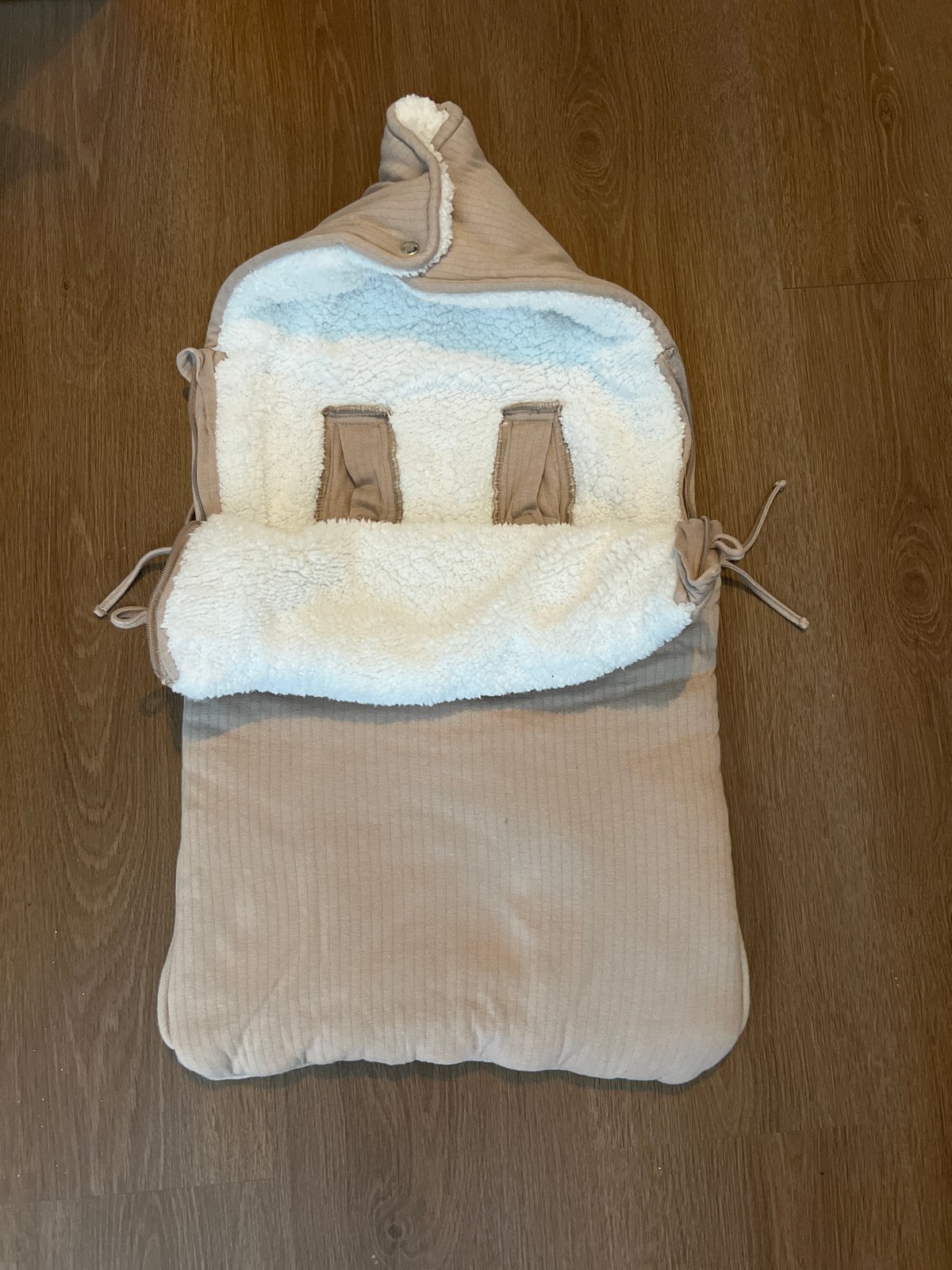 Voetenzak voor Kinderwagen - Beige met Teddy Voering, Luchtbanden, Ophalen of Verzenden, Zo goed als nieuw, Kinderwagen