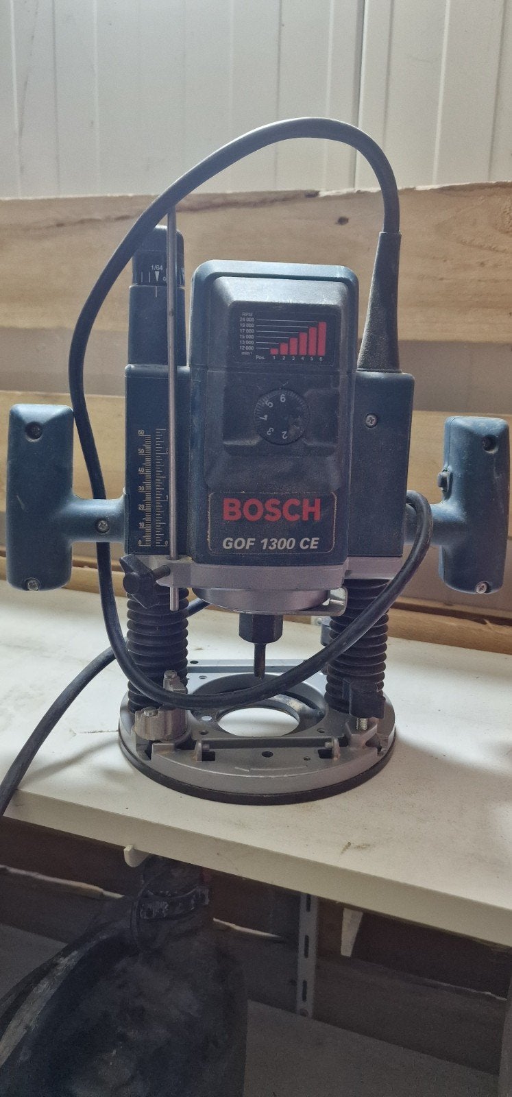 Bosch GOF 1300 CE Bovenfrees met accessoires, Ophalen, Zo goed als nieuw, Bovenfrees, Bosch