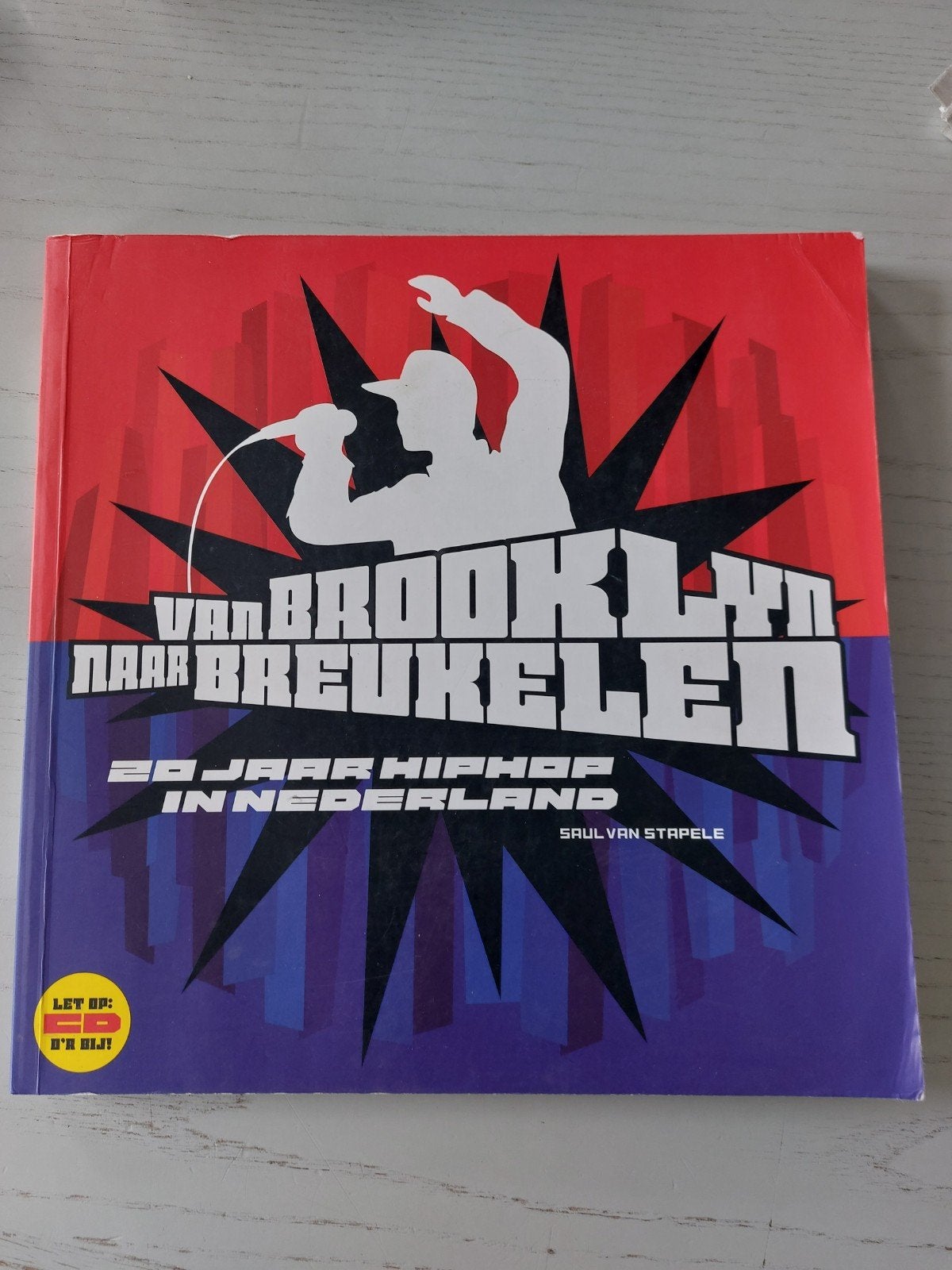 Van Brooklyn naar Breukelen:20 jaar Hiphop in Nederland + CD, Ophalen of Verzenden