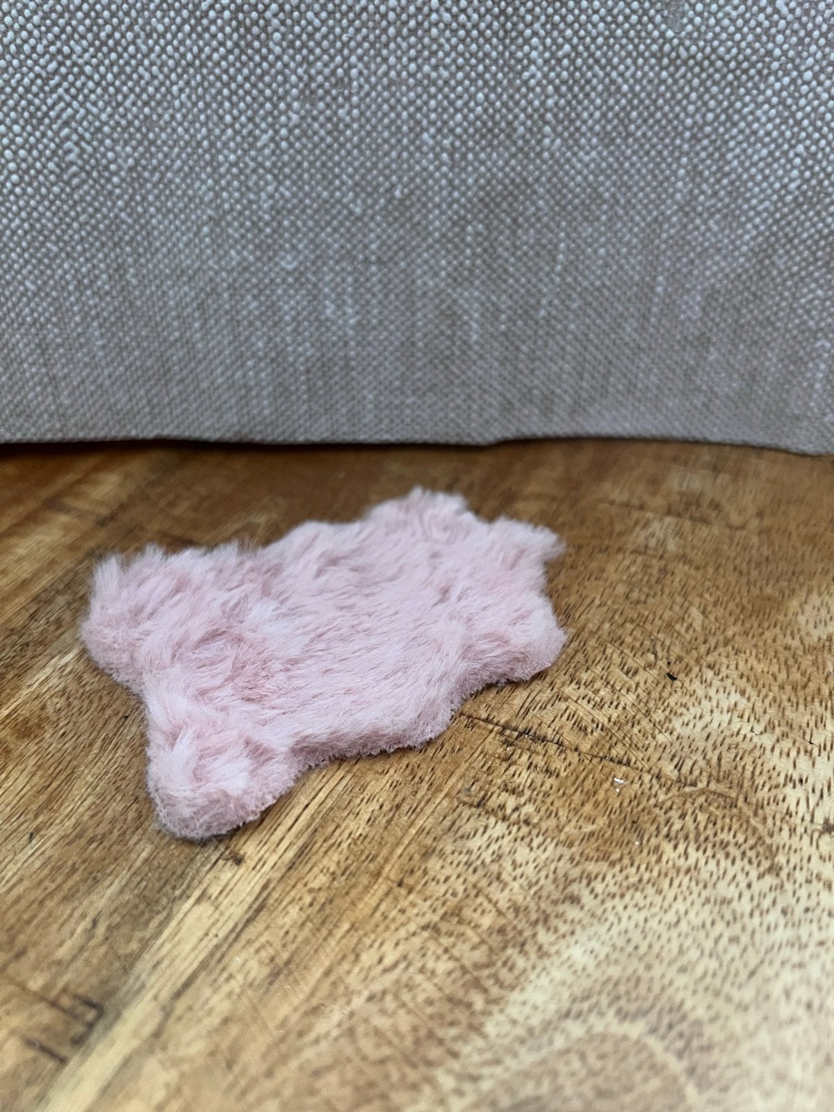Roze poppenhuis kleedje 1:12 - Miniatuur decoratie, Ophalen of Verzenden, Nieuw, Textiel