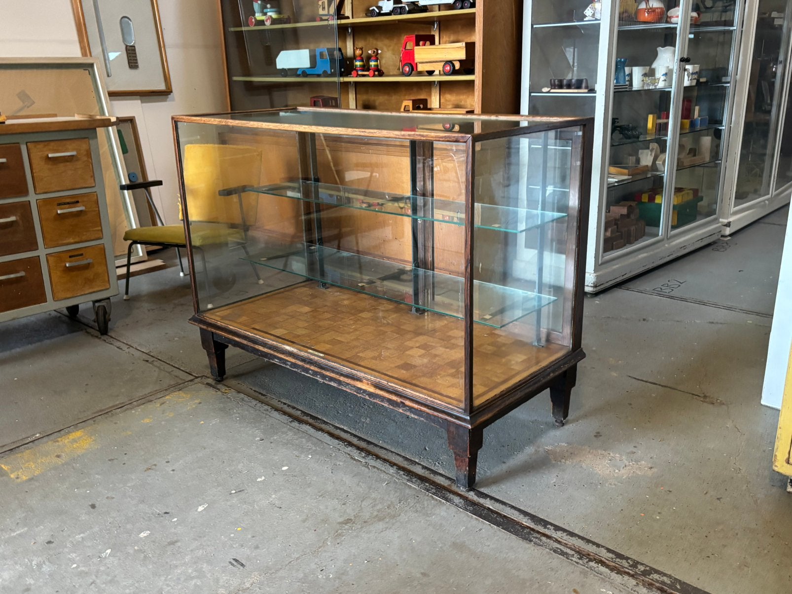 Antieke Engelse toonbank, Ophalen, Met plank(en), Gebruikt, 100 tot 150 cm