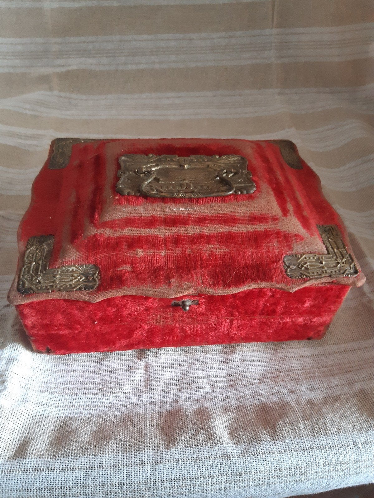 antieke rood fluwelen sieradendoos metalen beslag, Verzenden