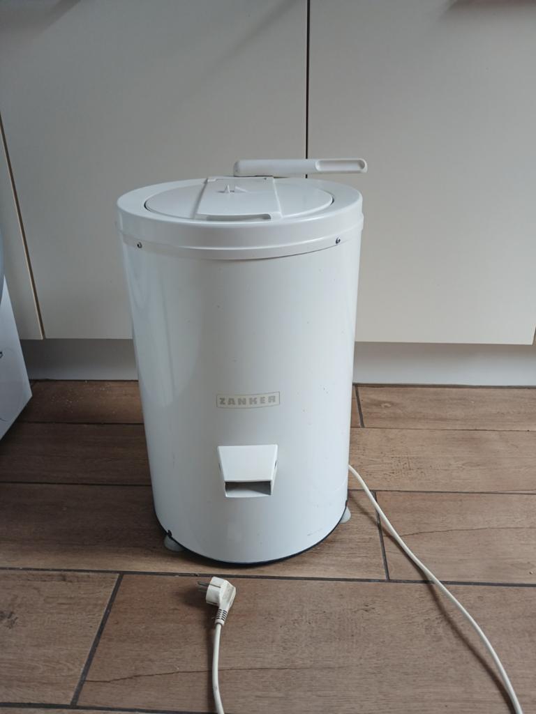 Centrifuge, 2 kg, 2800 rpm, weinig gebruikt, Ophalen, Gebruikt