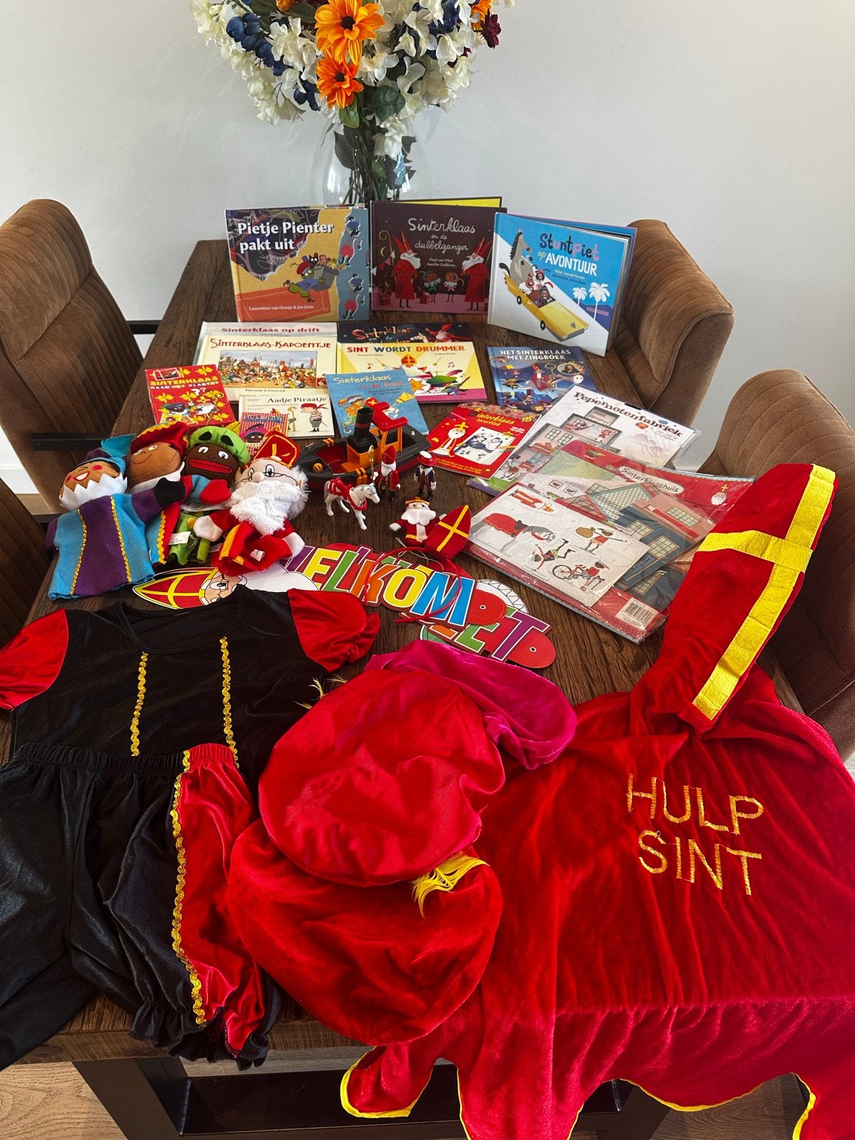 Grote set voor Sinterklaas;kleding, boeken, spel & speelgoed, Ophalen of Verzenden, Gebruikt