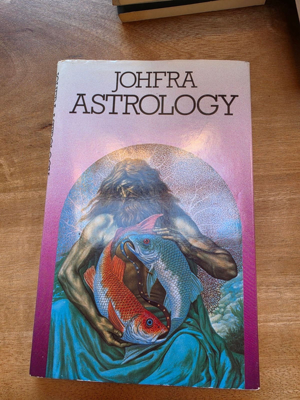JOHFRA ASTROLOGY - Een diepgaande blik op de sterrenbeelden, Ophalen of Verzenden, Zo goed als nieuw, Spiritualiteit algemeen