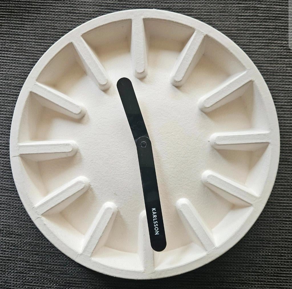 Karlsson wandklok - Minimalistisch design, Ophalen of Verzenden, Zo goed als nieuw, Analoog, Wandklok