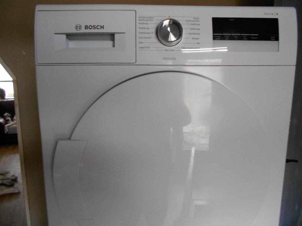 Bosch serie 4 Condensdroger, Ophalen, 8 tot 10 kg, Zo goed als nieuw, Voorlader