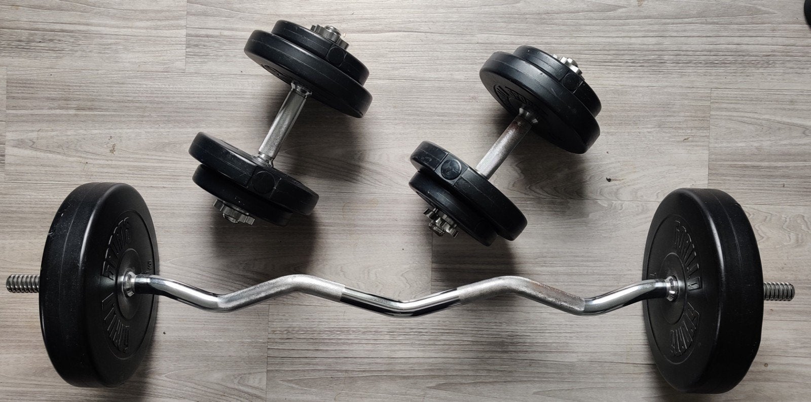 Halterset met EZ-stang en dumbbells, Sport en Fitness, Fitnessmaterialen, Ophalen, Gebruikt, Rug, Halterset