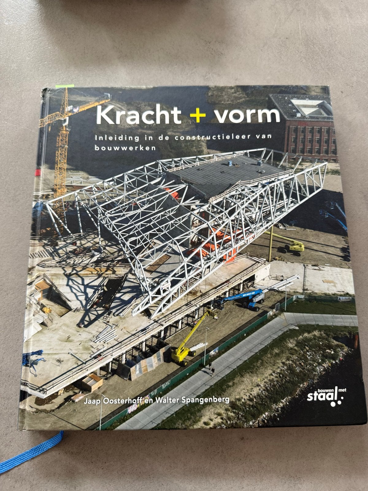 Kracht + Vorm: Inleiding in de constructieleer van bouwwerke, Ophalen of Verzenden, Zo goed als nieuw, Bouwkunde
