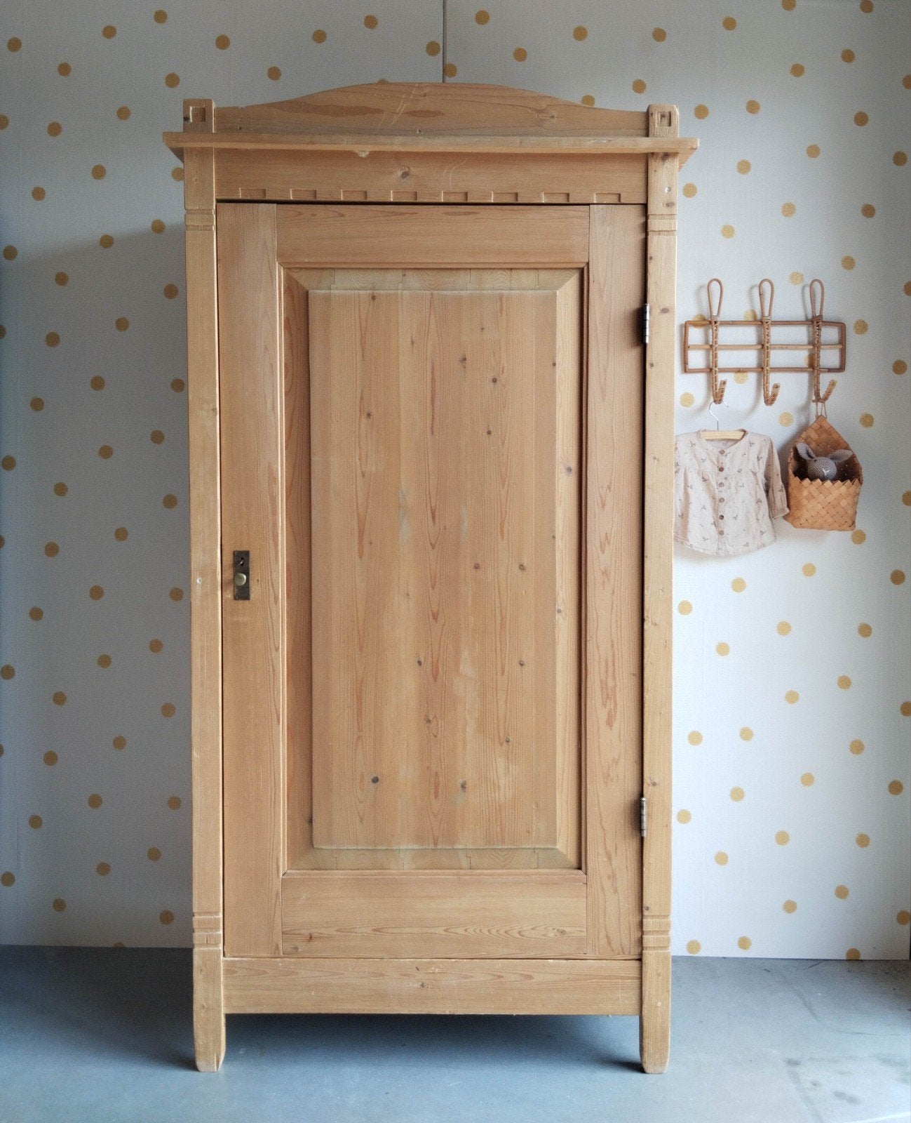 Vintage eendeurskast grenen / smalle kast /bezorgen mogelijk, 50 tot 70 cm, 105 cm of meer, Ophalen of Verzenden, 100 cm of meer