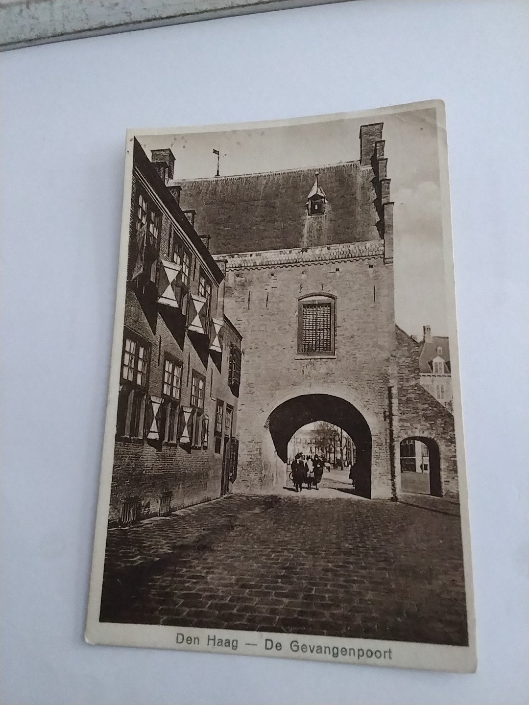 Oude Ansichtkaart Den Haag - De Gevangenpoort, Ophalen of Verzenden, 1920 tot 1940, Gelopen, Zuid-Holland