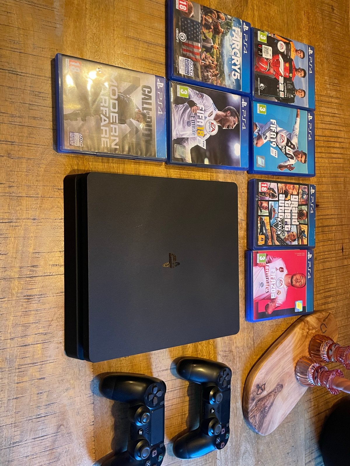PlayStation 4 Slim 500GB met 2 controllers en games, Spelcomputers en Games, Spelcomputers | Sony PlayStation 4, Zo goed als nieuw