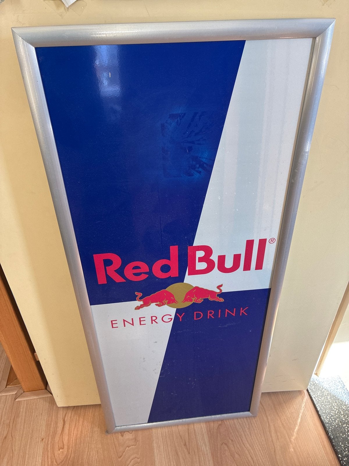 Red Bull Reclamebord met verkleuring, Verzamelen, Merken en Reclamevoorwerpen, Ophalen, Gebruikt, Reclamebord
