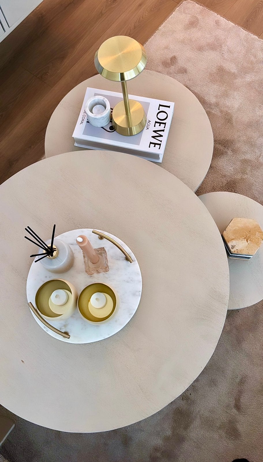 Sallon tafel creme houten blad met nerf en brons poten, Ophalen, 50 tot 100 cm, Rond, 50 tot 100 cm