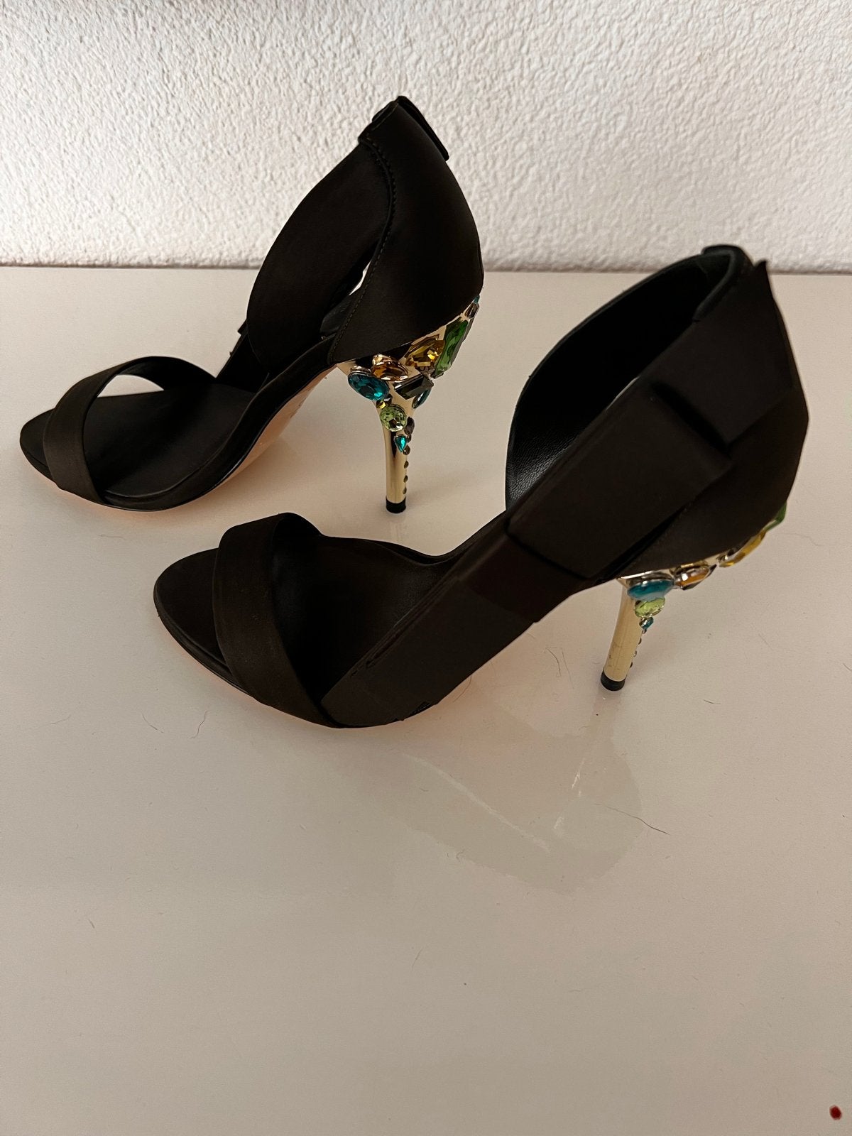 Karen Millen olijfgroen Sandalen met Sierstenen Hak Maat 37, Ophalen, Overige kleuren, Sandalen of Muiltjes, Gedragen