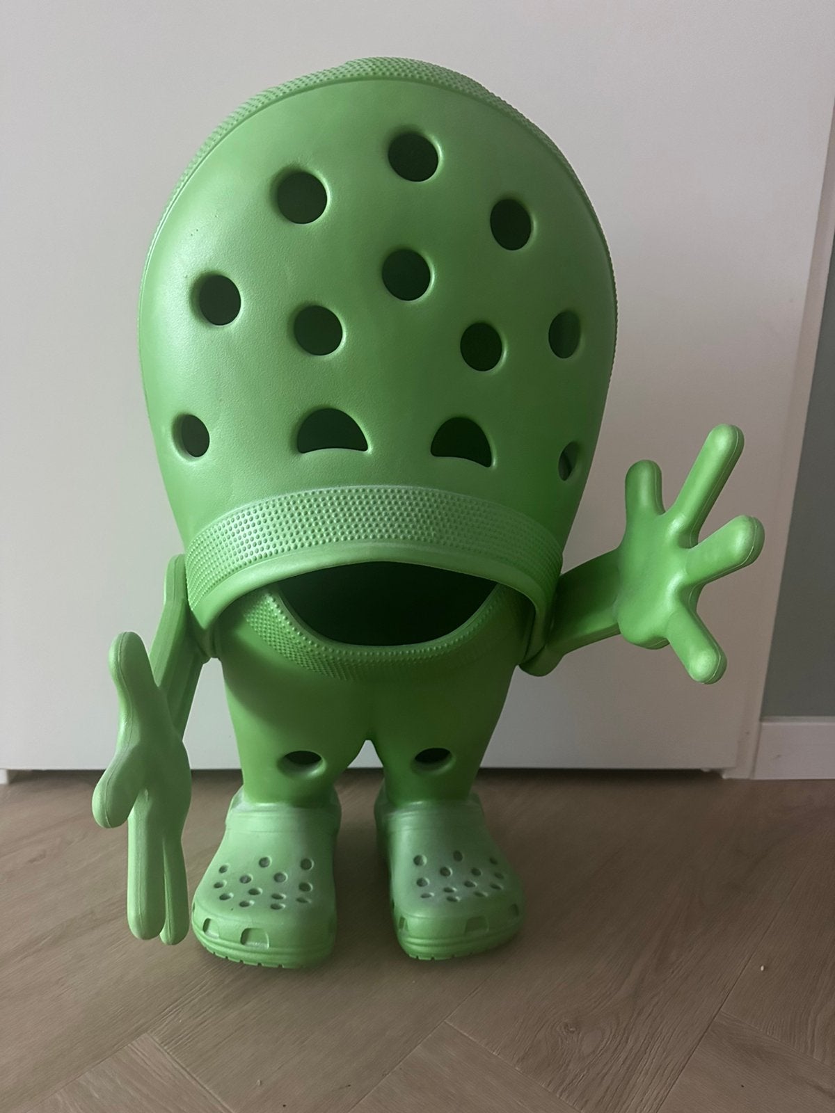 Opvallende crocs figuur, Ophalen, Zo goed als nieuw