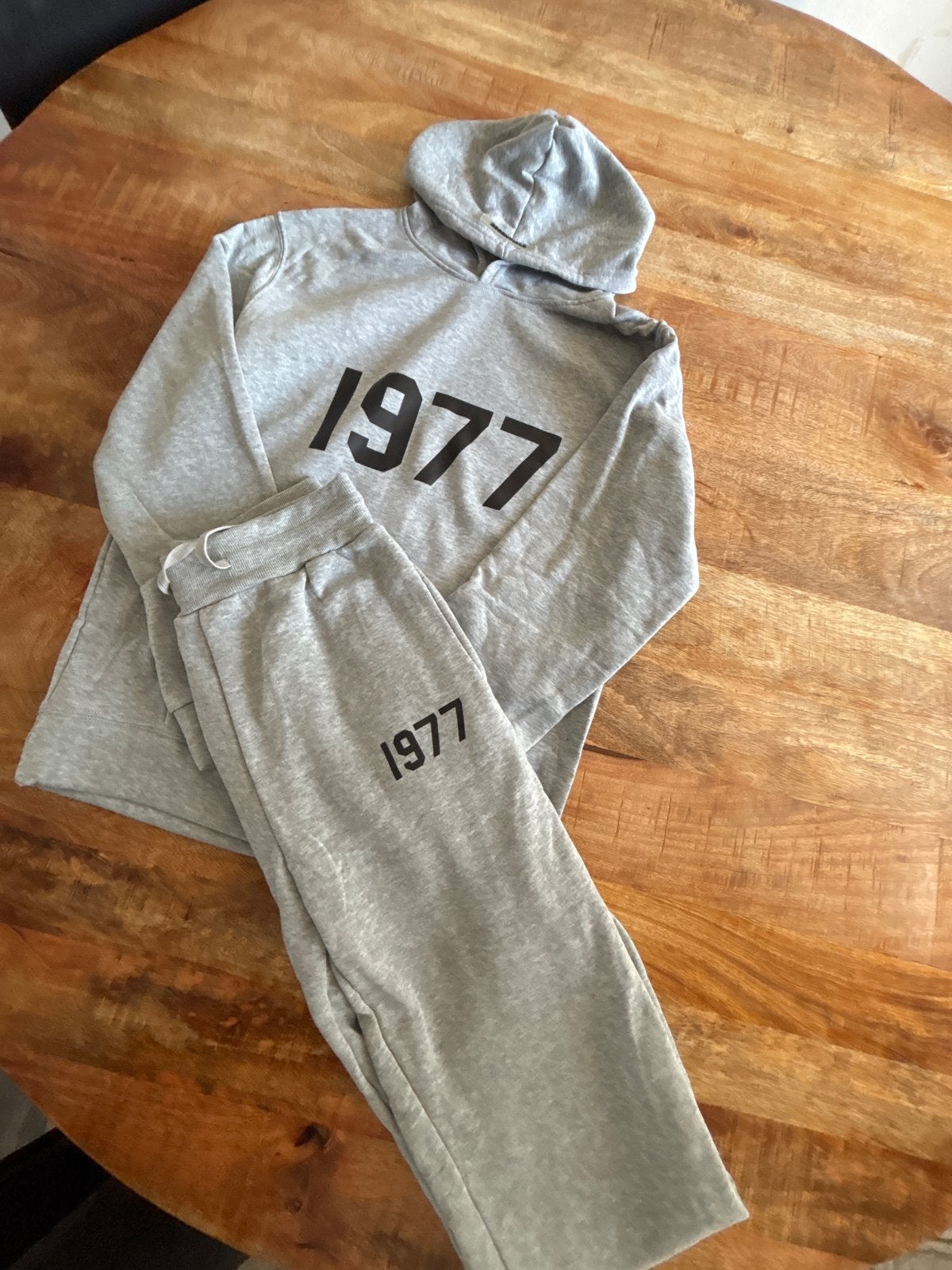 Essentials Fear of God 1977 Hoodie & Jogger Set, Ophalen, Zo goed als nieuw, Maat 48/50 (M)