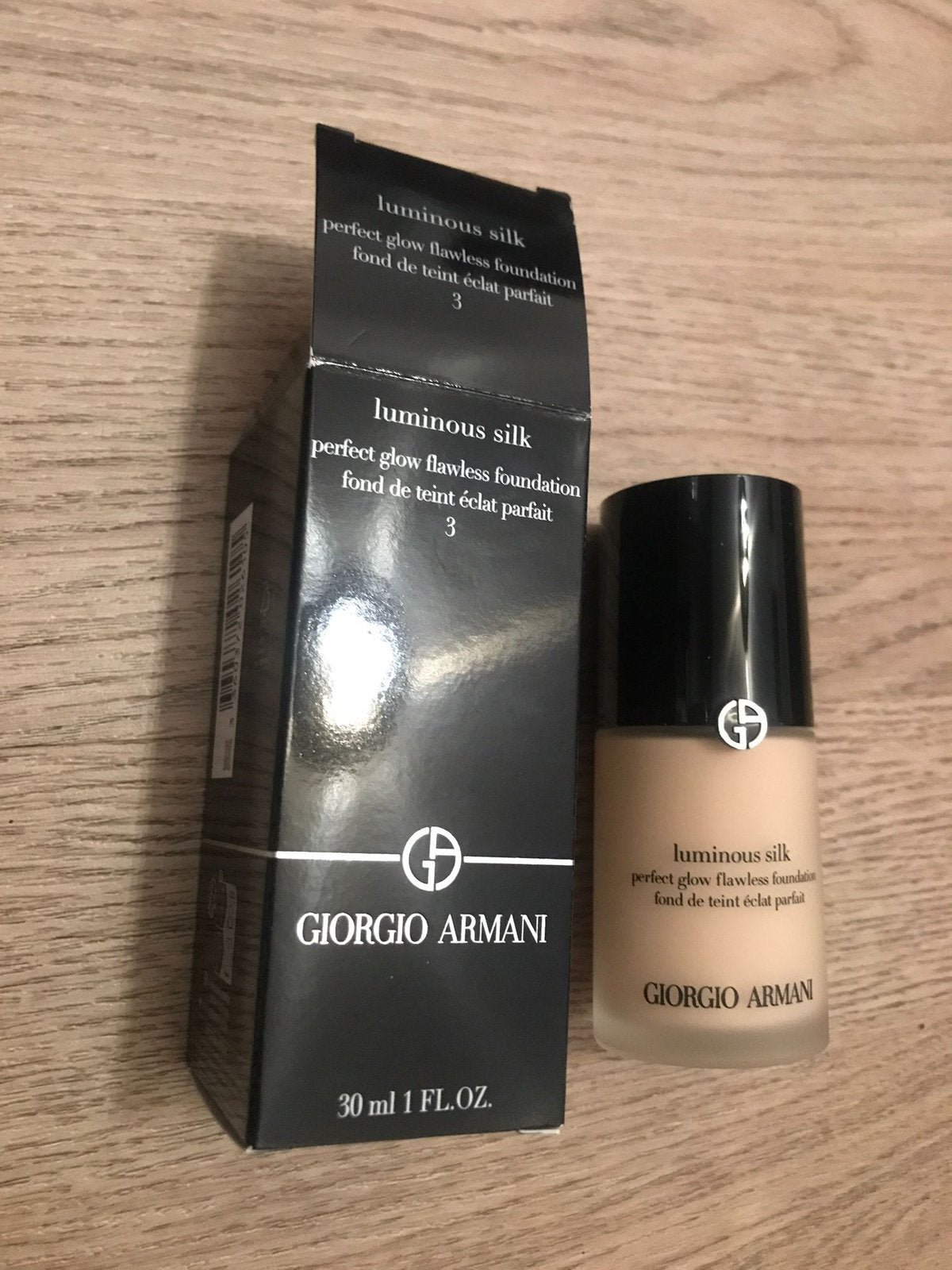 Giorgio Armani luminous silk perfect glow flawless foundatio, Overige kleuren, Gehele gezicht, Nieuw, Ophalen of Verzenden
