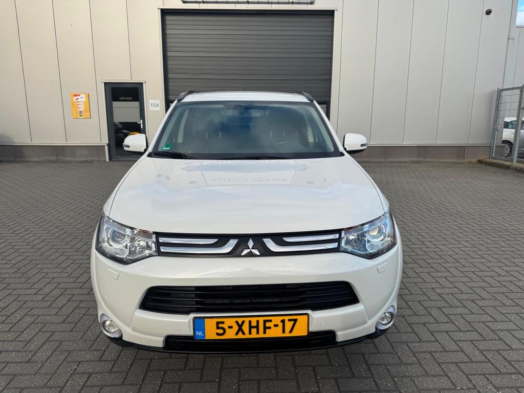 Mitsubishi Outlander 2.0 Intense+ 7P, 15 km/l, 4 cilinders, 7 stoelen, Wit