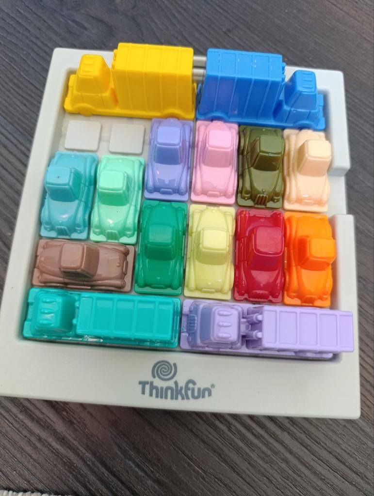 Thinkfun Rush Hour, mist 1 autootje, Ophalen of Verzenden, Gebruikt